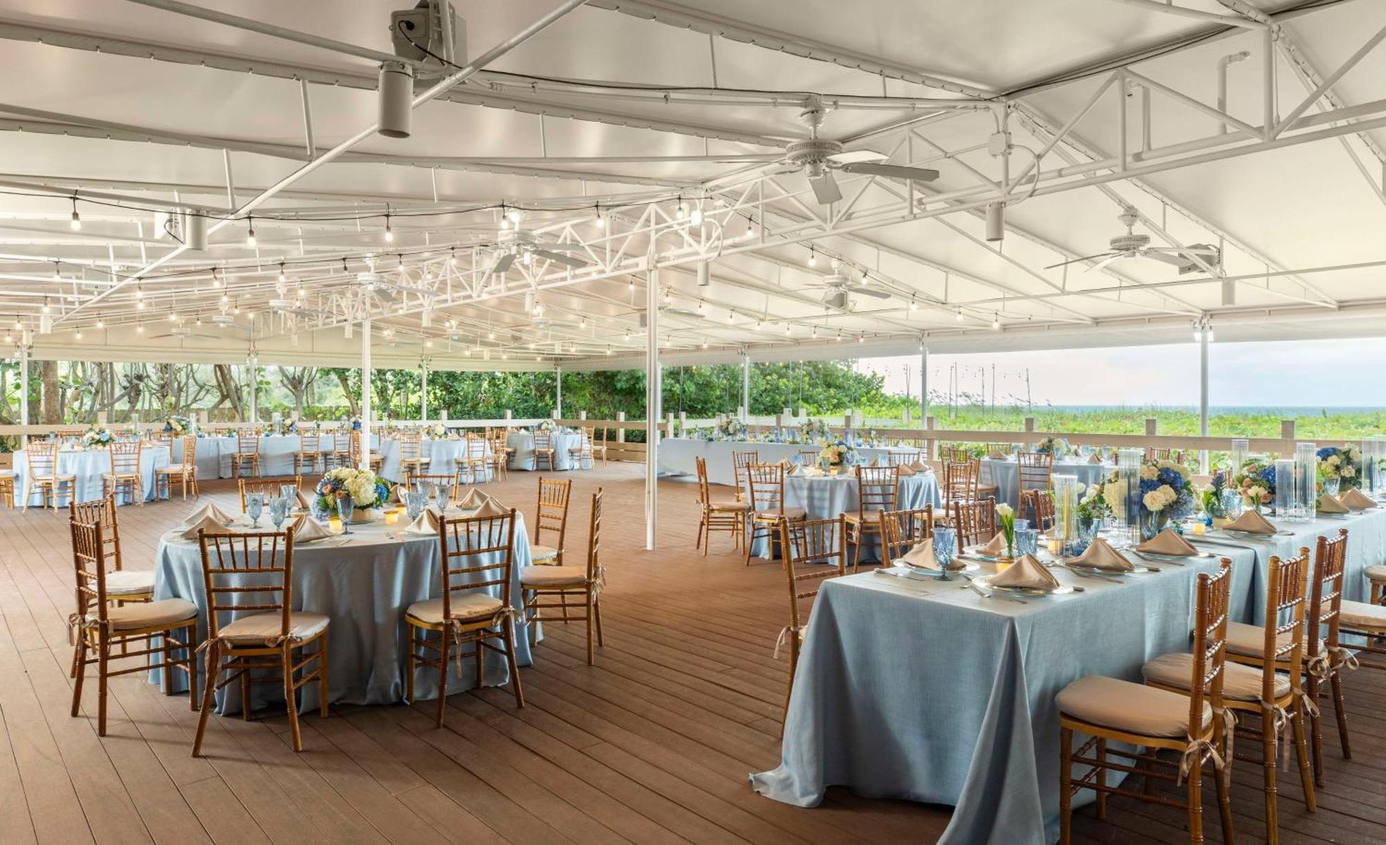 The Singer Oceanfront Resort, Curio Collection By Hilton Riviera Beach Kültér fotó