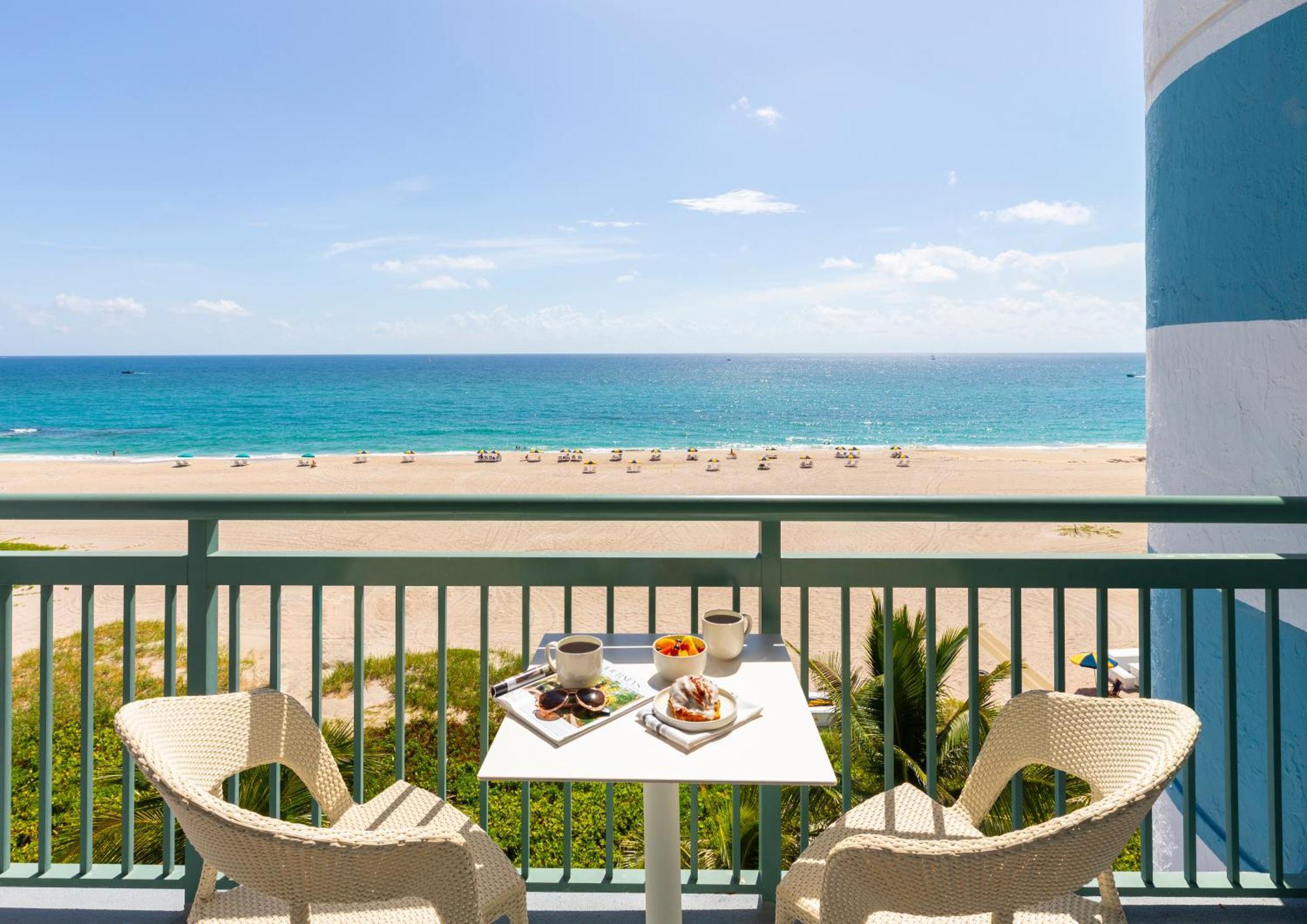 The Singer Oceanfront Resort, Curio Collection By Hilton Riviera Beach Kültér fotó